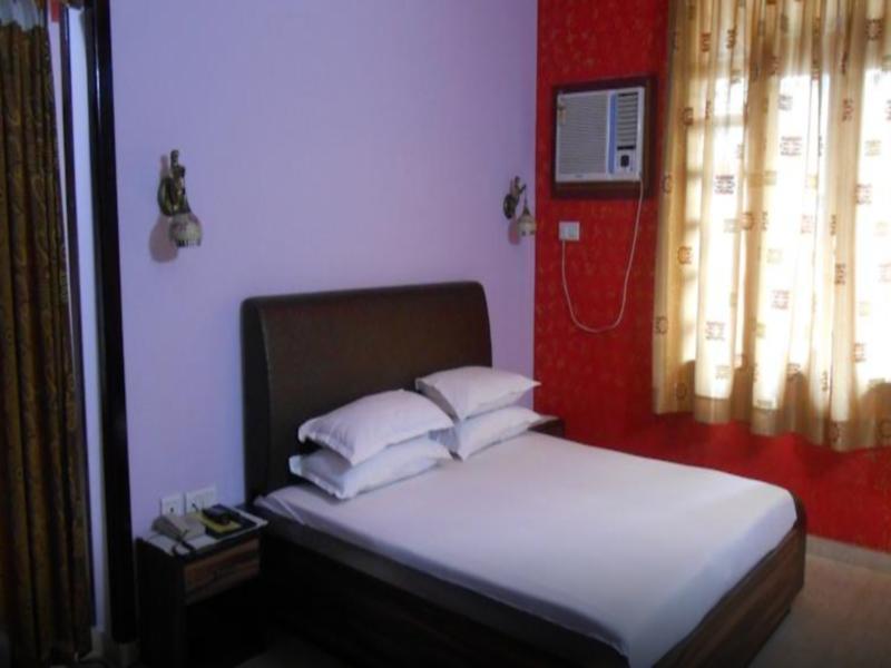 Hotel Tourist Inn Силигури Екстериор снимка